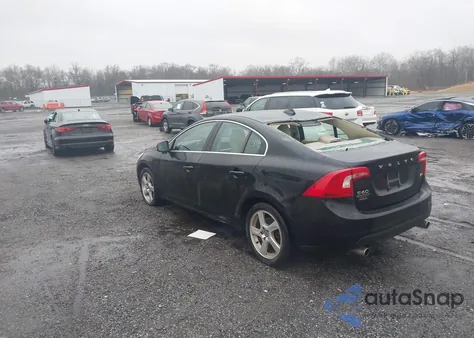 2013 Volvo S60 T5 z USA, uszkodzony, nr VIN YV1612FSXD1215133